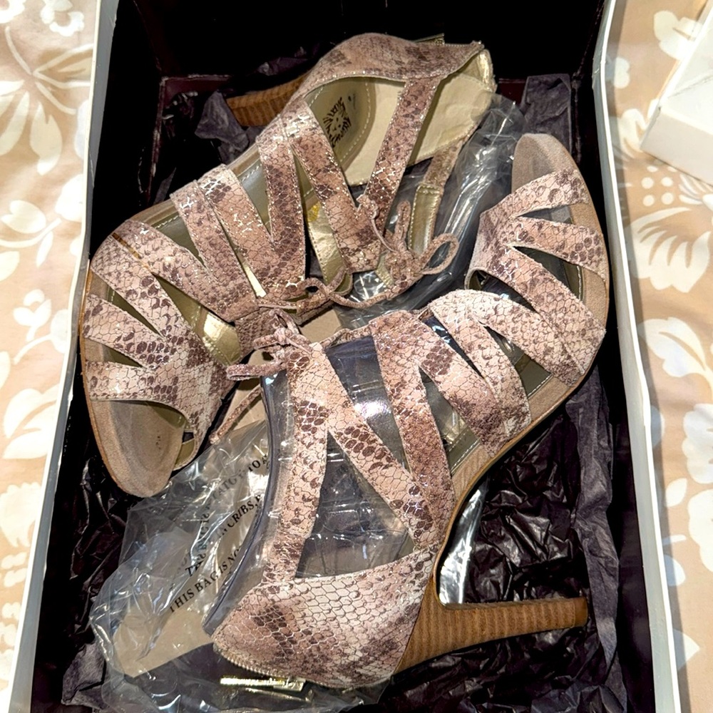 Anne Klein Heels Womens 7.5 ML Akornella Strappy Gladiator Leather Back Zip